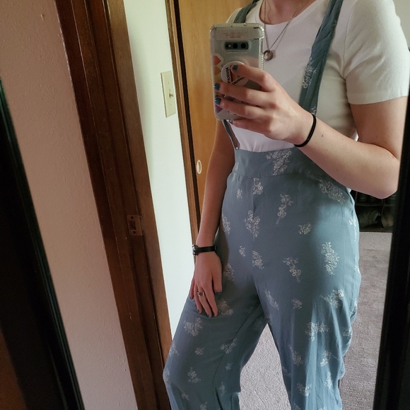 Target Wild Fable Romper Overalls blue floral - Picture 2 of 7